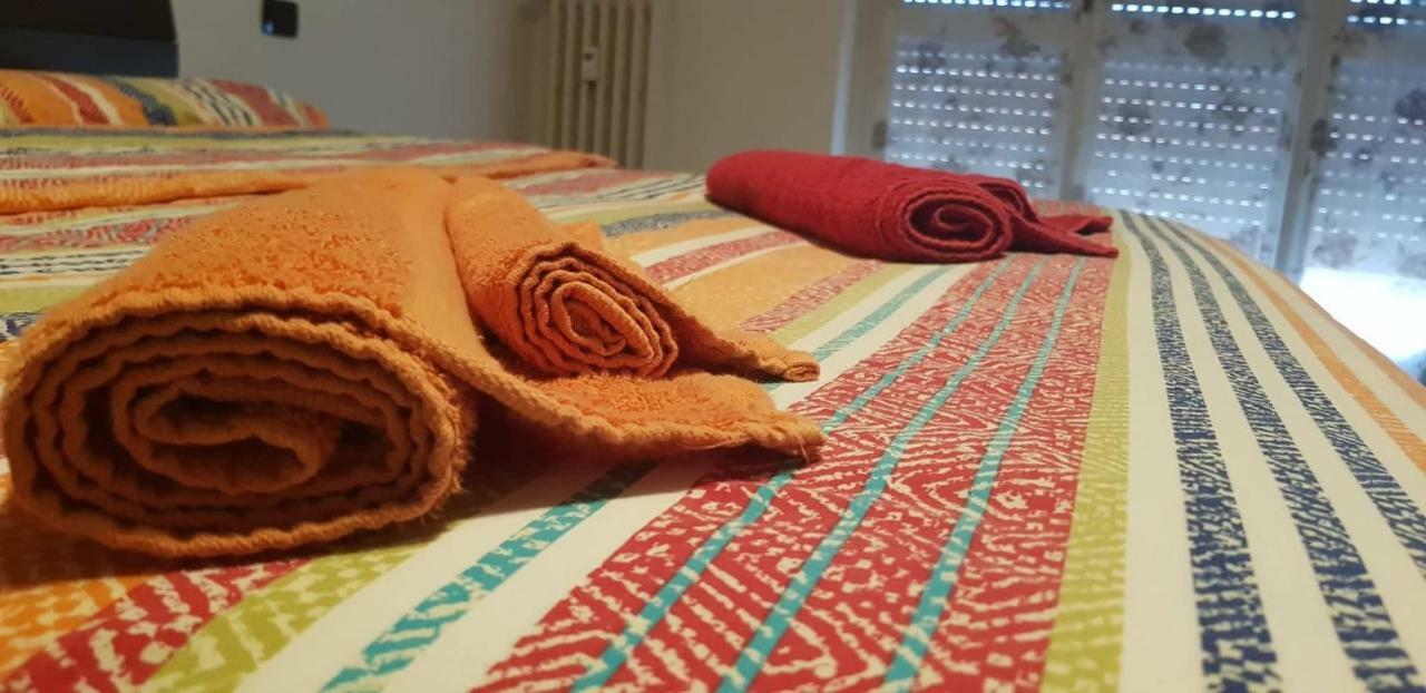 Helloguesthouse Olgiate Comasco Bagian luar foto