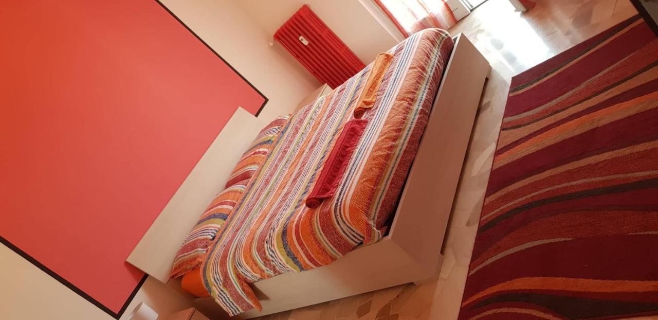Helloguesthouse Olgiate Comasco Bagian luar foto