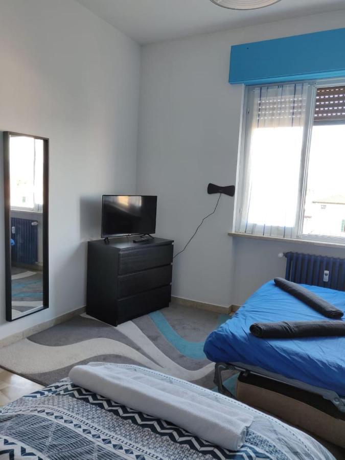 Helloguesthouse Olgiate Comasco Bagian luar foto